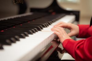 Jong beginnen met piano spelen