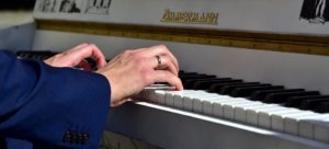 Juiste houding achter piano